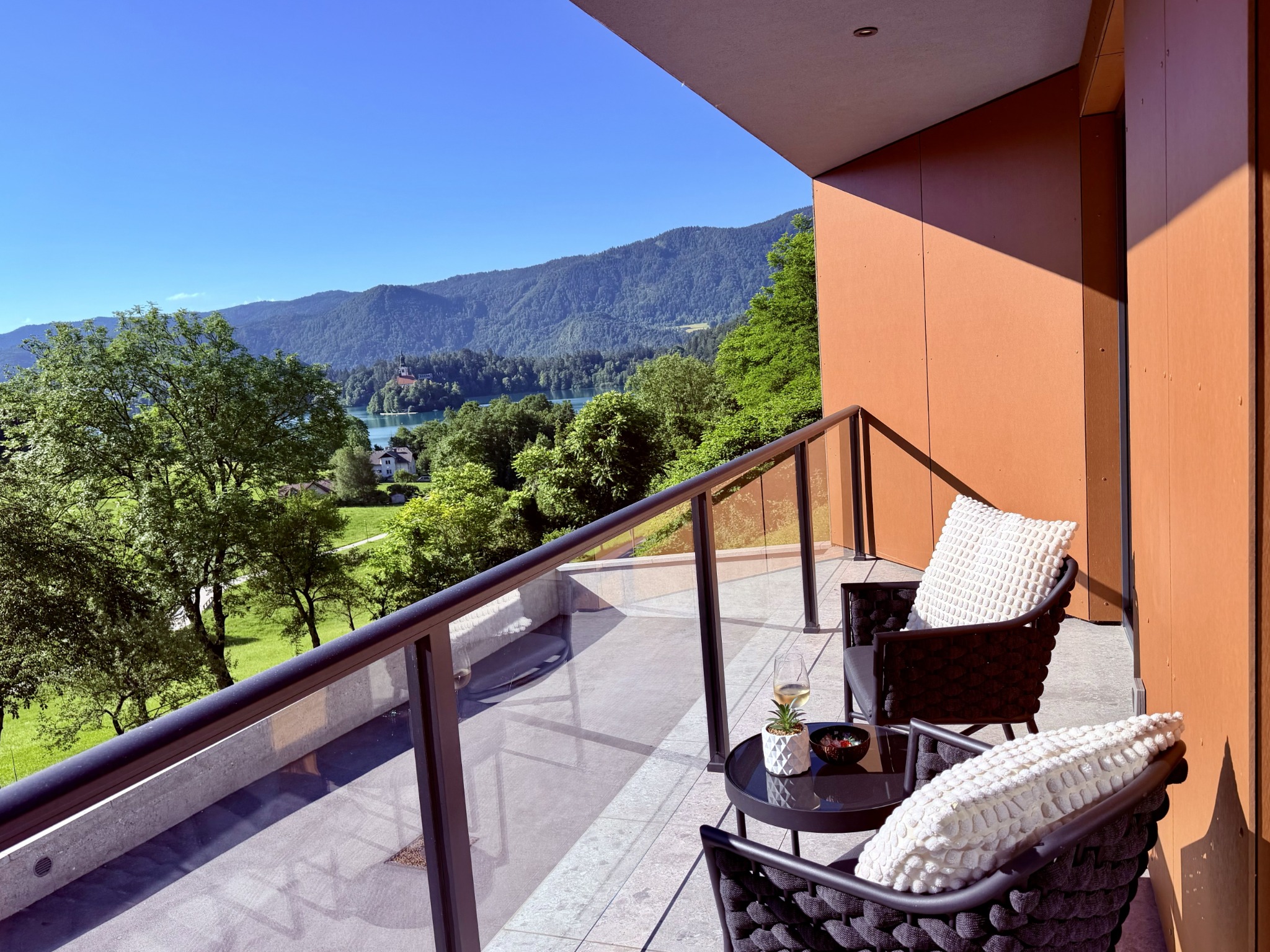 AP2: Terrace and island view