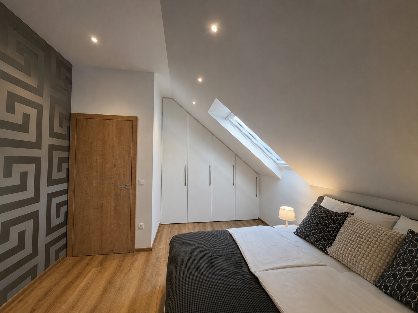 AP6: Second bedroom, alternate view