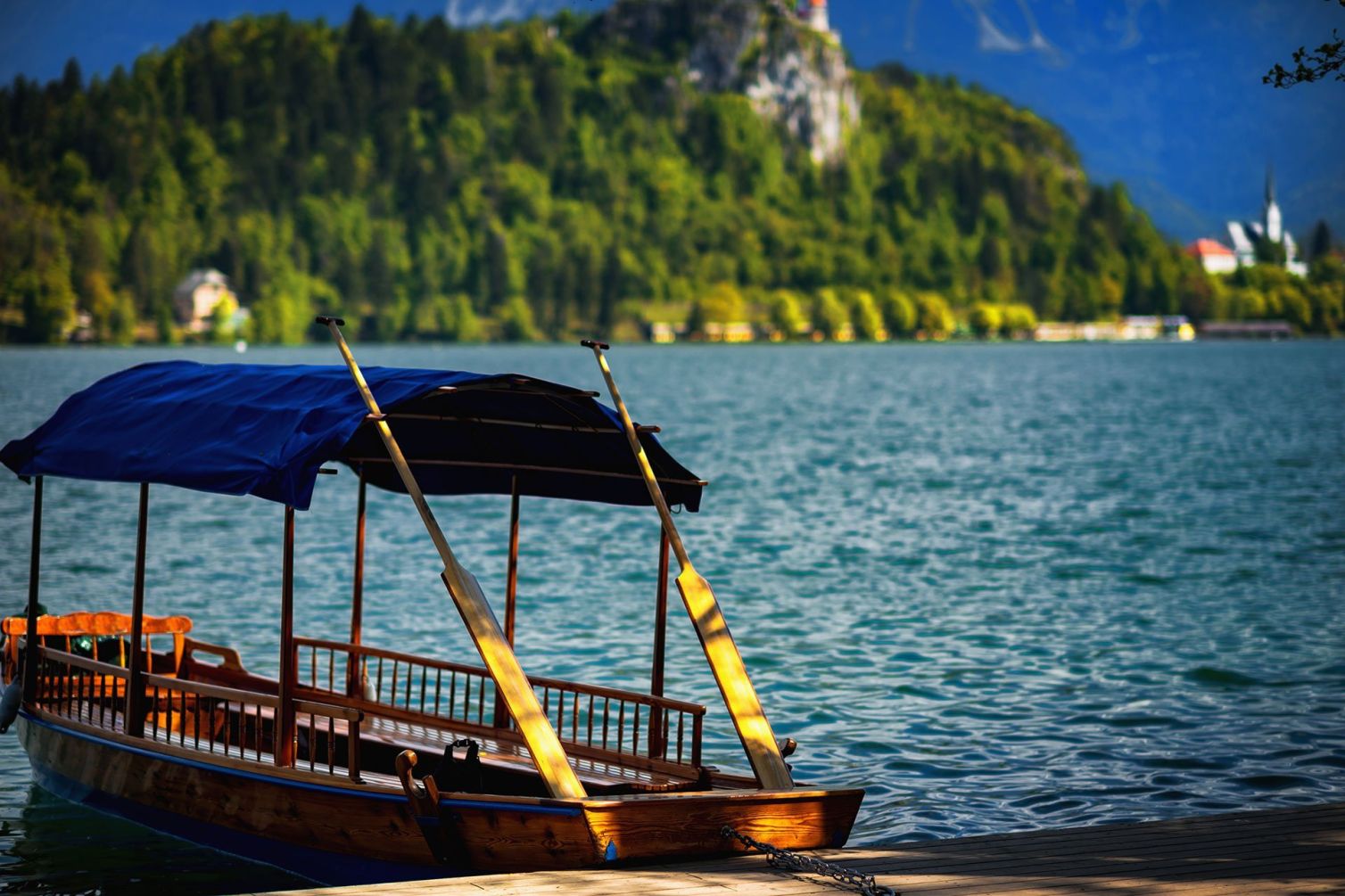 traditional-wooden-boats-bled-lake-slovenia.jpg